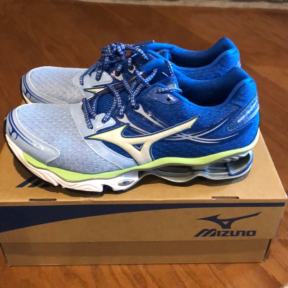 🆕 NIB Mizuno Women’s Wave Creation Sz-10